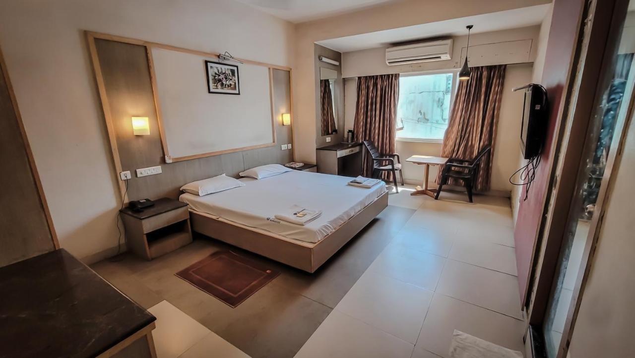 Hotel Aarathy מדוראי מראה חיצוני תמונה